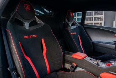2023 Lamborghini Huracan STO Base