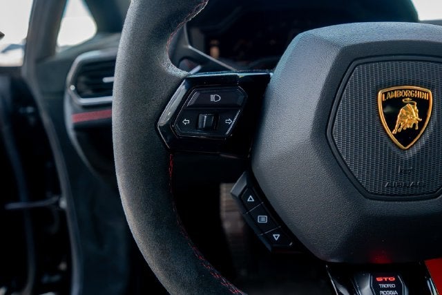 2023 Lamborghini Huracan STO Base