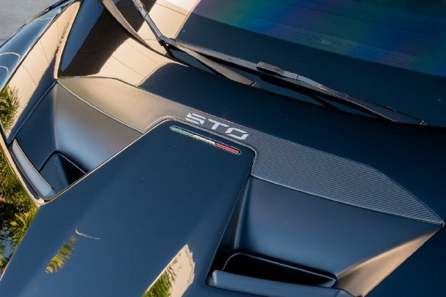 2023 Lamborghini Huracan STO Base