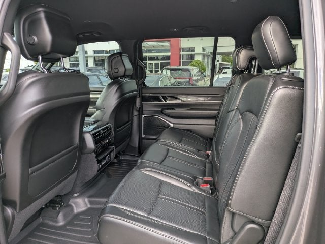 2023 Jeep Wagoneer Base