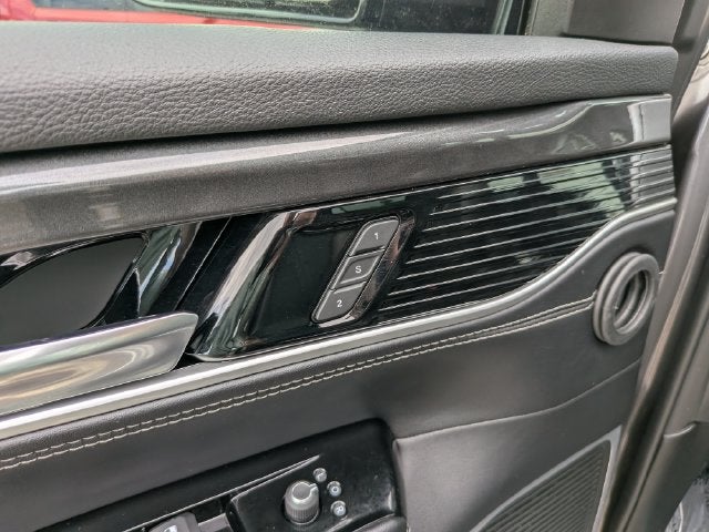 2023 Jeep Wagoneer Base