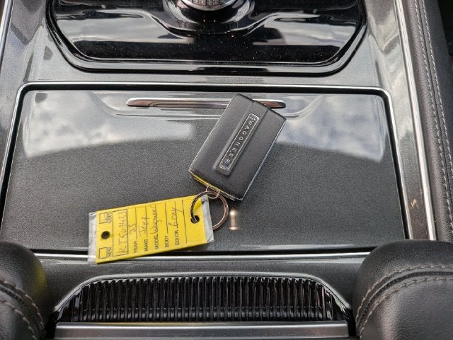 2023 Jeep Wagoneer Base
