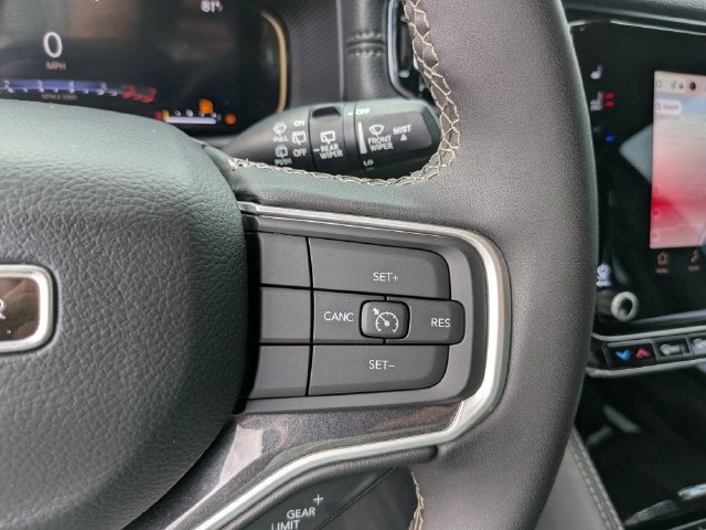 2023 Jeep Wagoneer Base