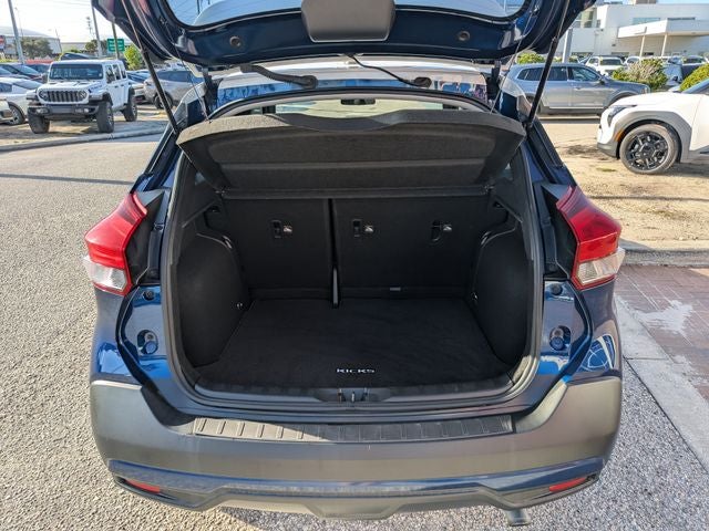 2018 Nissan Kicks SR Blue w white roof