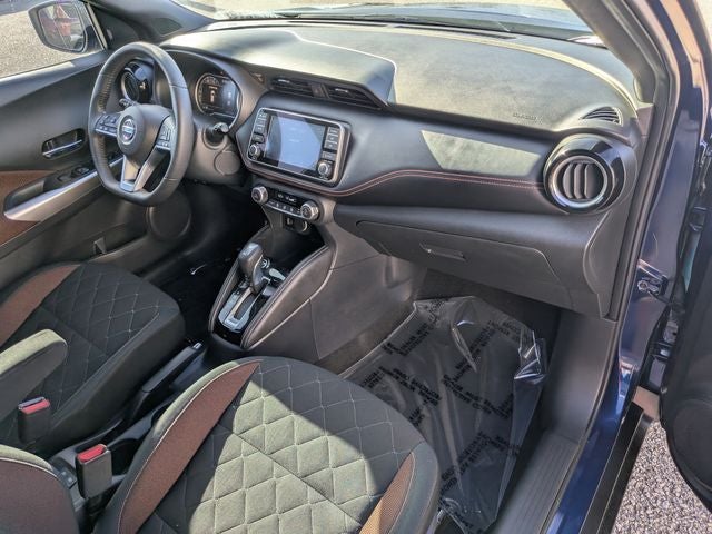 2018 Nissan Kicks SR Blue w white roof