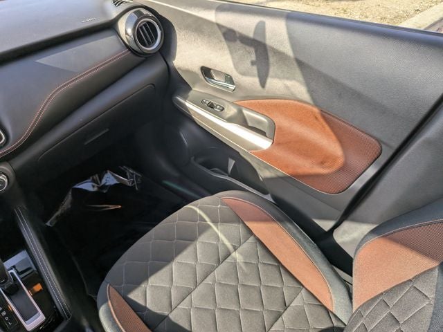 2018 Nissan Kicks SR Blue w white roof