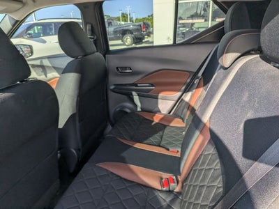 2018 Nissan Kicks SR Blue w white roof