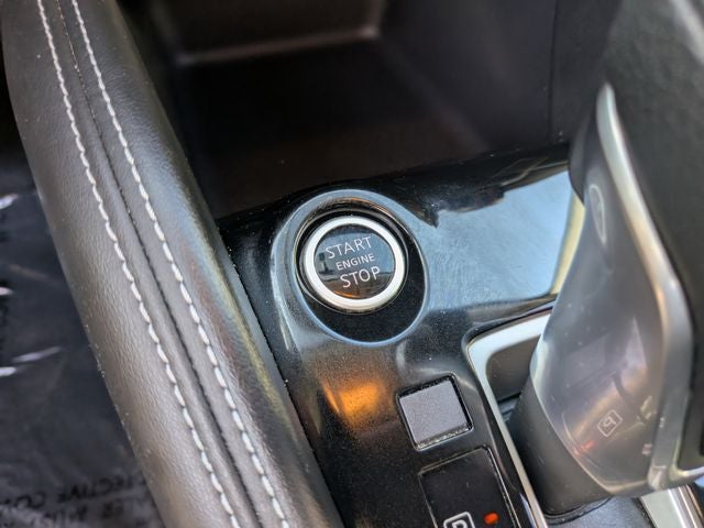 2018 Nissan Kicks SR Blue w white roof
