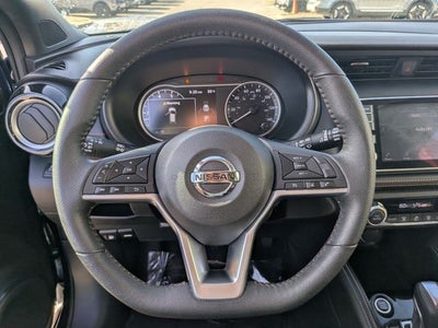 2018 Nissan Kicks SR Blue w white roof