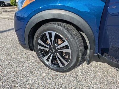 2018 Nissan Kicks SR Blue w white roof