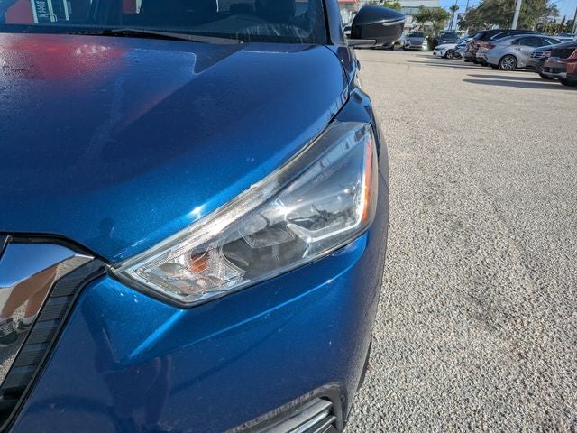 2018 Nissan Kicks SR Blue w white roof