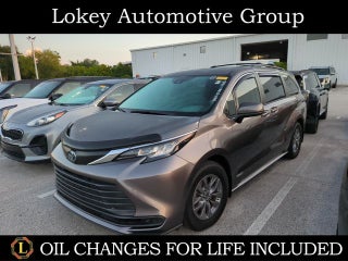 2021 Toyota Sienna LE 8 Passenger