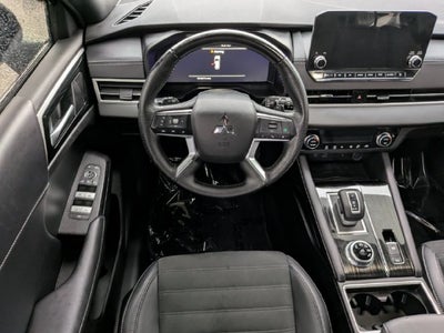 2024 Mitsubishi Outlander SE Black Edition w/Pano Roof