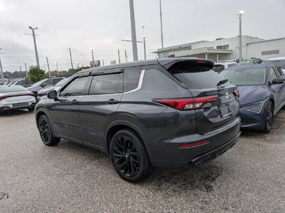 2024 Mitsubishi Outlander SE Black Edition w/Pano Roof