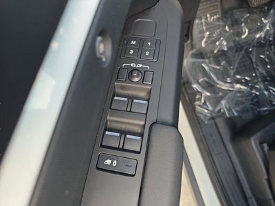 2025 Land Rover Defender 110 S